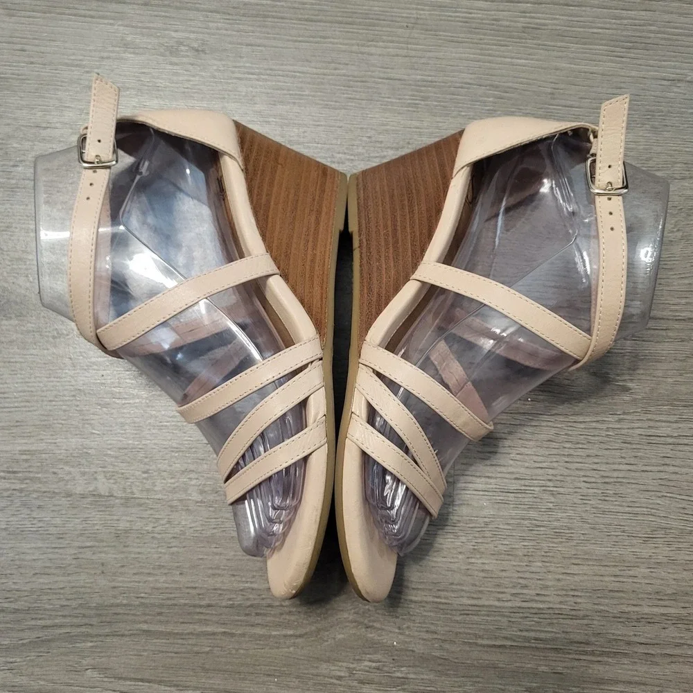 Sofft Womens Nude Beige Leather Strappy Ankle Buckle Wedge Sandals Comfort 6